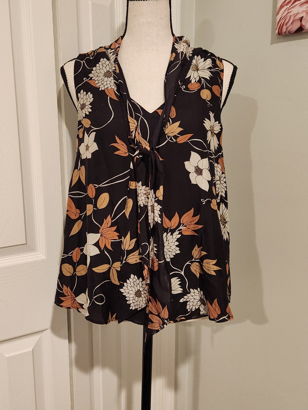 Mauve Black Floral Tie-Neck Sleeveless Blouse